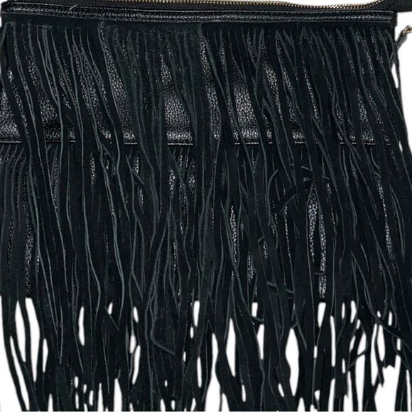 H&M black faux suede fringe shoulder bag. Gold chain strap. Good condition - Picture 3 of 8